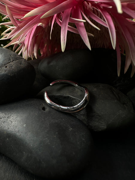 Valaria Collection - Silver Wavy Ring